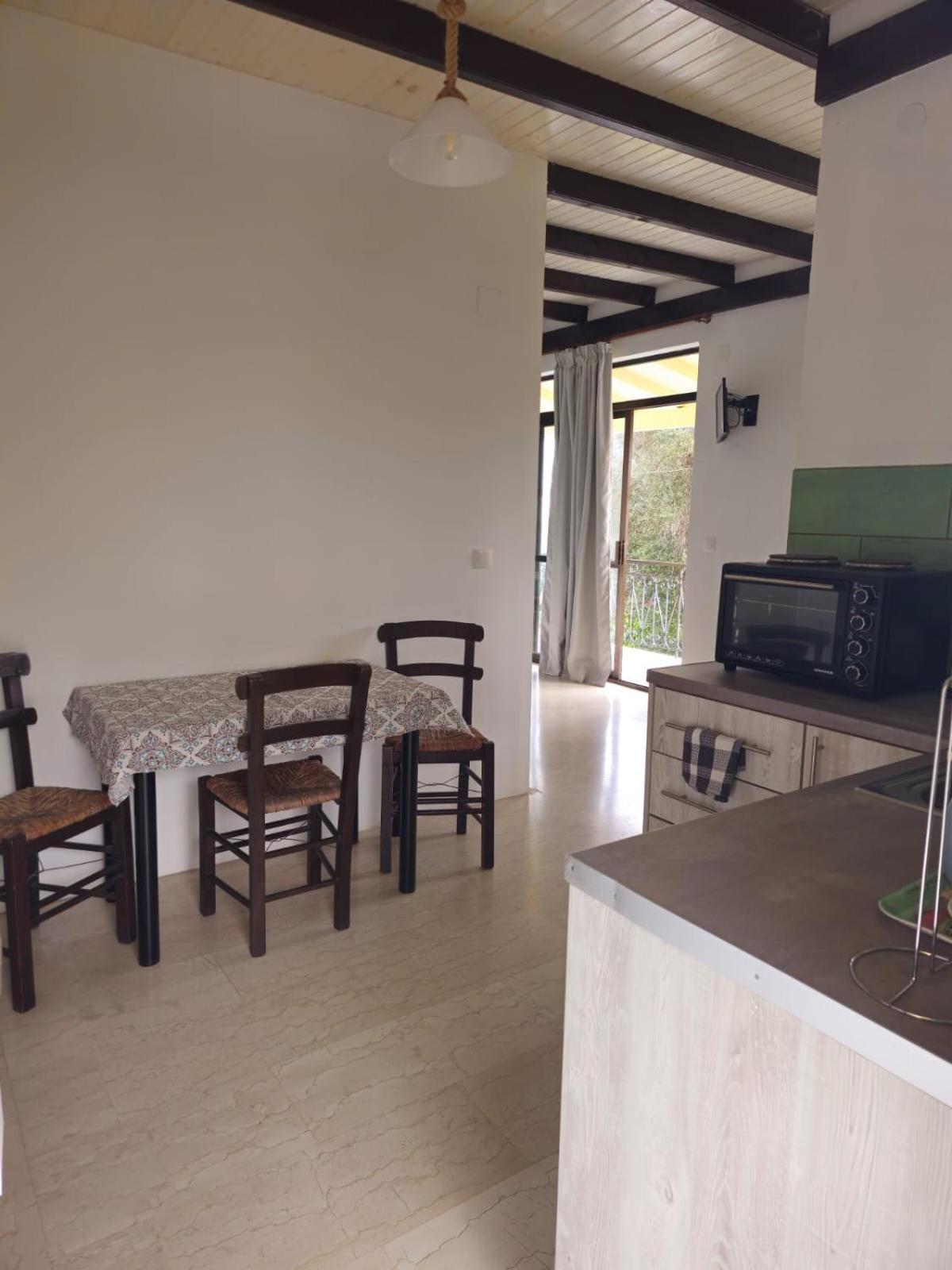 Gardelis Gardens Apartment Benitses  Ruang foto