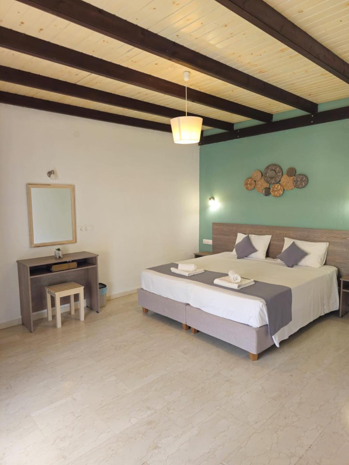 Gardelis Gardens Apartment Benitses  Bagian luar foto
