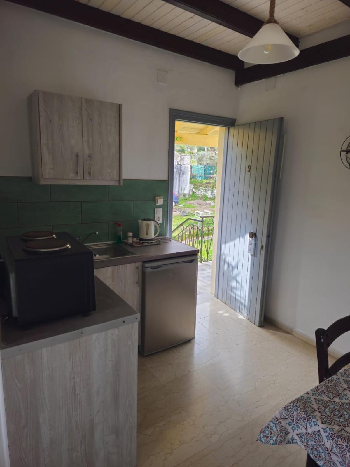 Gardelis Gardens Apartment Benitses  Ruang foto