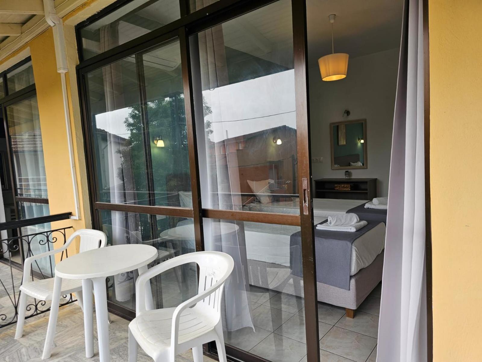 Gardelis Gardens Apartment Benitses  Ruang foto