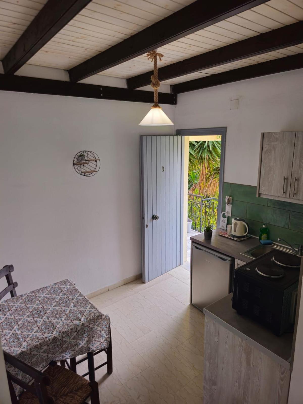 Gardelis Gardens Apartment Benitses  Ruang foto