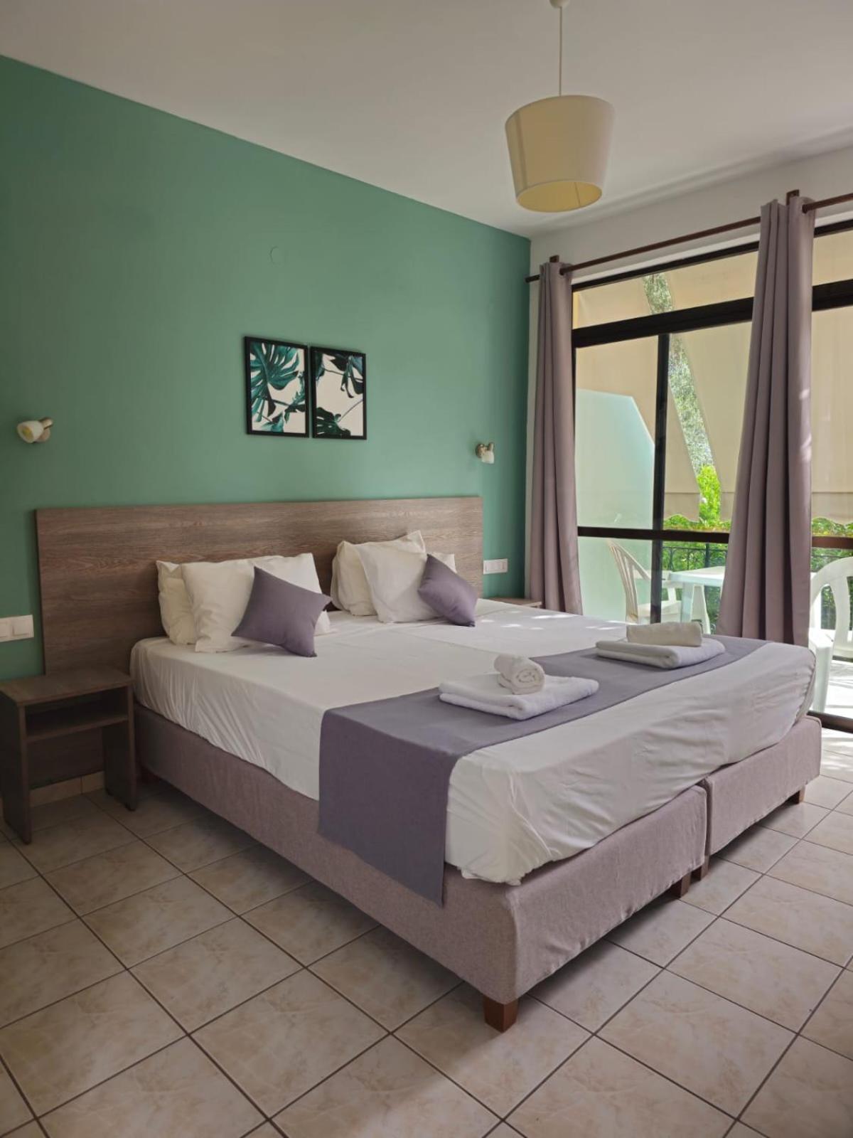 Gardelis Gardens Apartment Benitses  Bagian luar foto