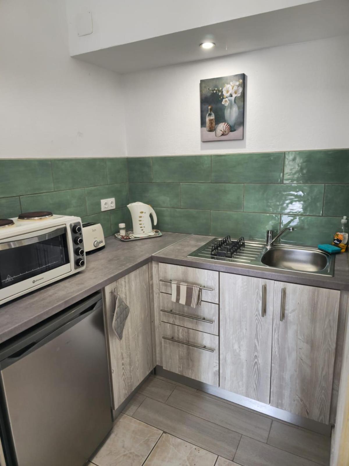 Gardelis Gardens Apartment Benitses  Ruang foto