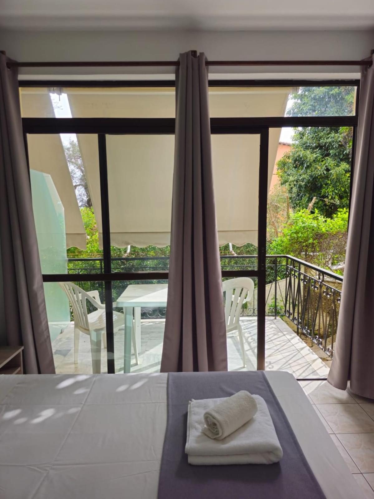 Gardelis Gardens Apartment Benitses  Ruang foto